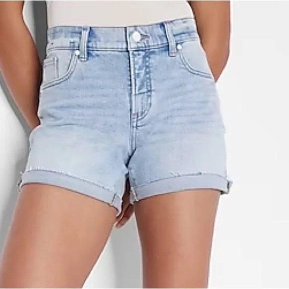 Express Jean shorts, midi high rise, size 6